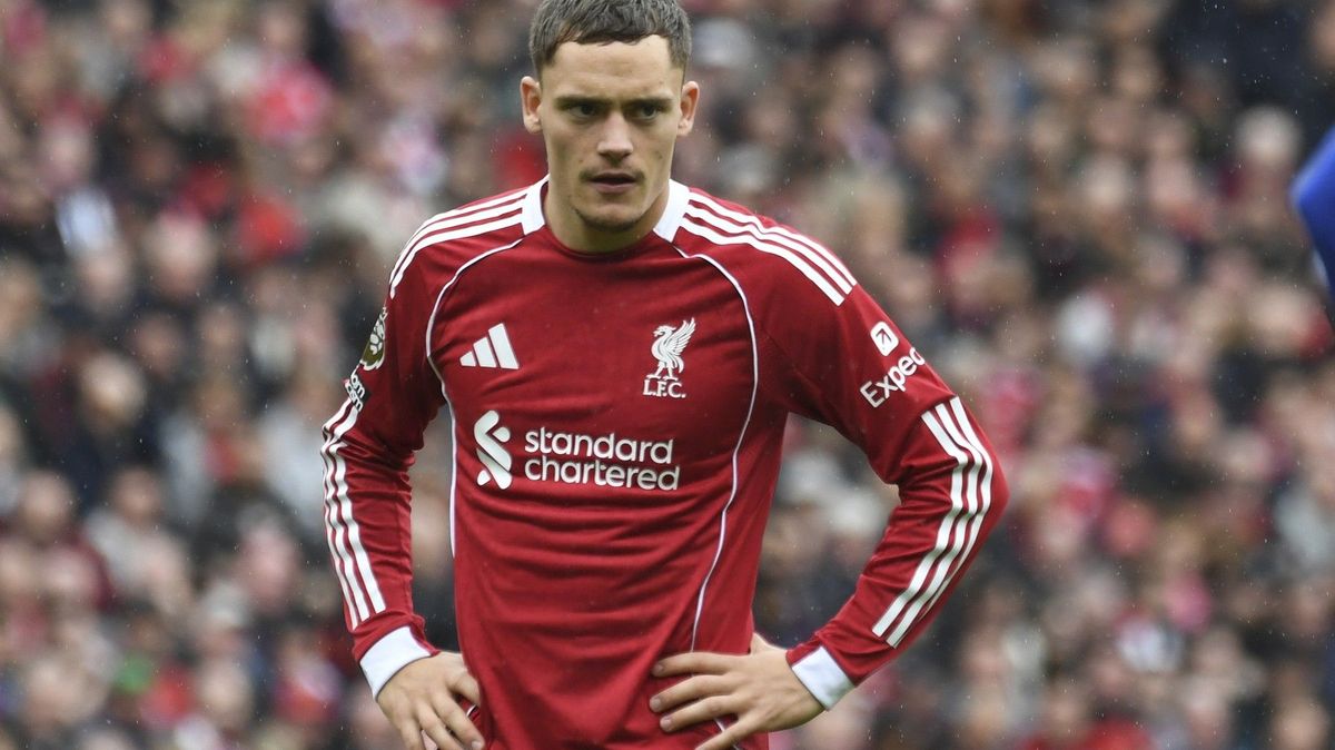 Hvězda za tři a půl miliardy mlčí. Zatím je v Liverpoolu agentem 007